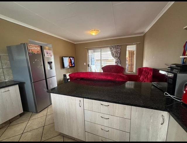 2 BEDROOM APARTMENT FOR SALE IN FLORIDA GLEN